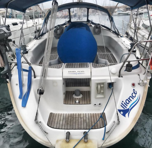 Bateau Alliance amarré au port de Fréjus